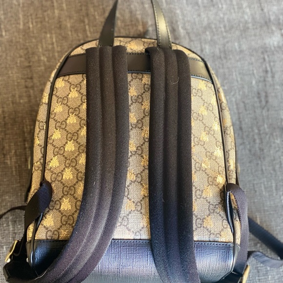 Gucci Zip Pocket Printed Gg Coated Canvas Mini Backpack gold bumble bees - Picture 5 of 8